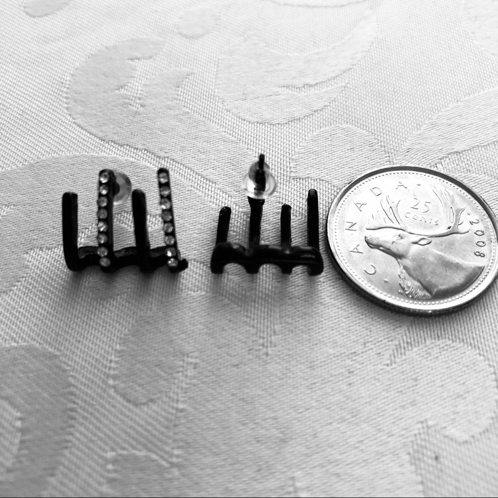Sparkly 4 pronged Black Hematite Crystal Earrings - Picture 5 of 9